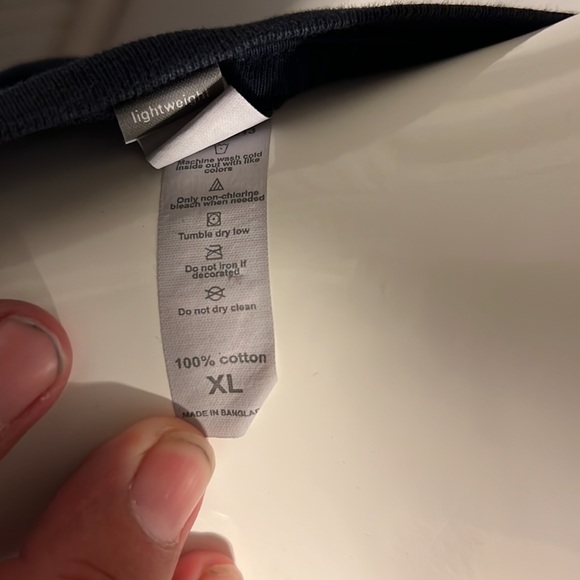 Las Vegas T-Shirt Size XL no holes and a great shirt - Picture 4 of 5